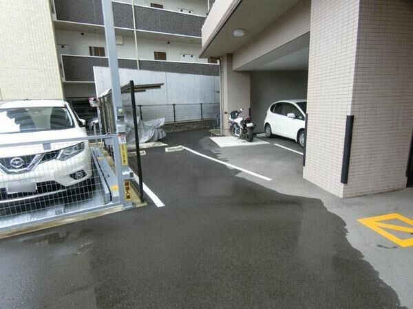 ネストピア博多グランドステージⅡの駐車場