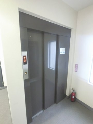 【その他共用部分】 | ワコーレ大森 | お買い物時やベビーカーの出し入れに便利なエレベーター付です。