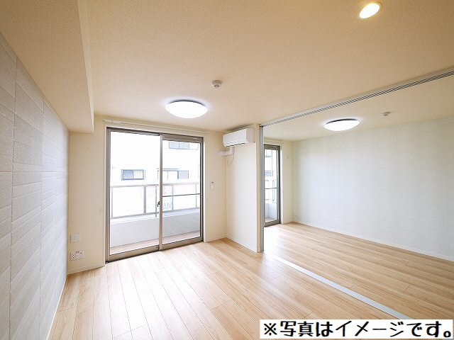 アベニール（尼辻中町）の居間・リビング|ゆったり過ごせる居間です