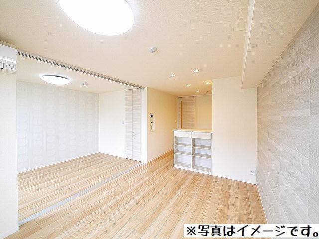 アベニール（尼辻中町）の居間・リビング|ゆったりとしたリビングです