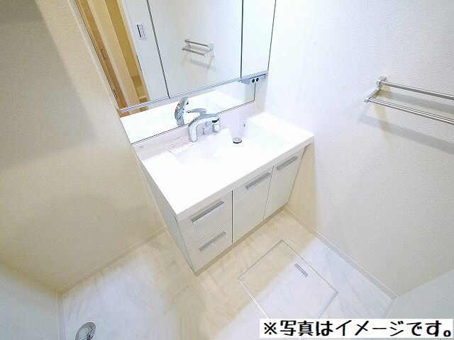 アベニール（尼辻中町）の洗面所|脱衣スペースもあります