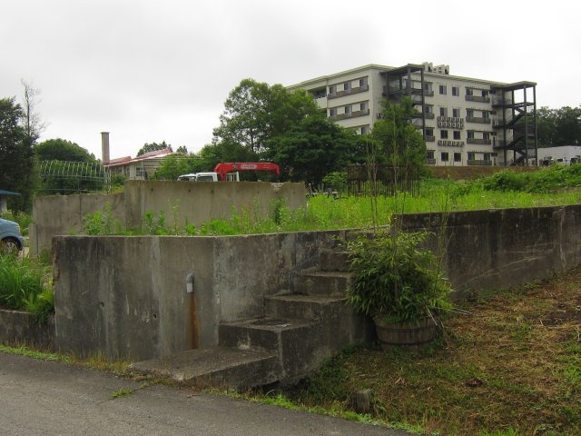 【その他】 | 米沢市広幡町成島　土地 | 前面道路から敷地内への出入口です。車での出入りは、１番の写真をご覧ください。
