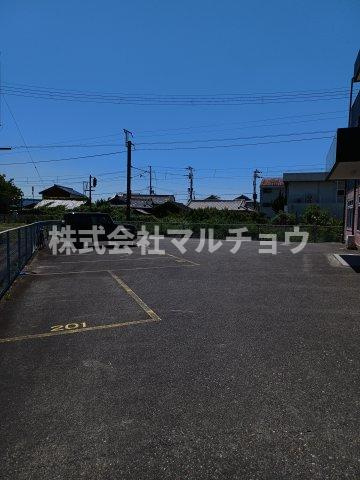 メゾンサンテの駐車場