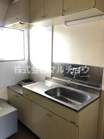 メゾンサンテのキッチン|こちらのリビングで趣味の時間をお楽しみください