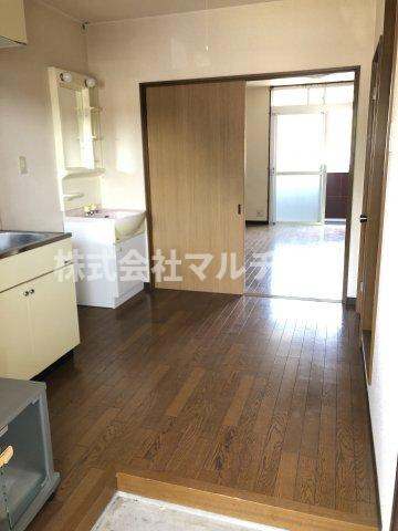 メゾンサンテの居間・リビング|大きなものも収納できそうです