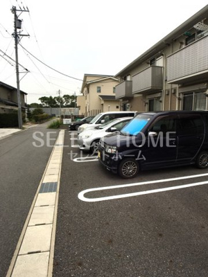 【駐車場】 | ルーチェ | 車をお持ちの方に嬉しい駐車場付きの物件です
