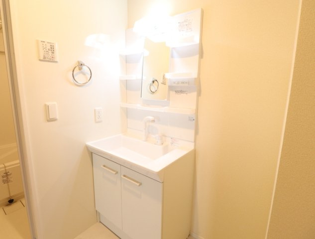 熊本市南区平成１丁目のアパートの独立洗面台