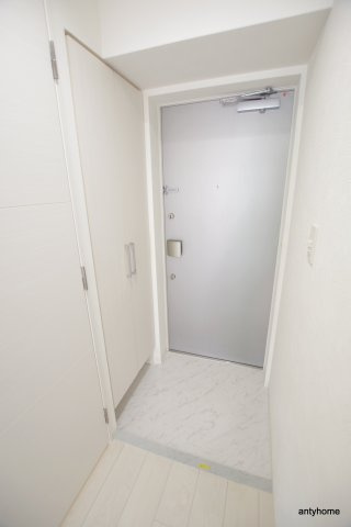 プライマル南森町　仲介手数料無料の玄関
