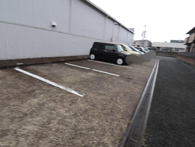 ルミエール花立　A棟の駐車場