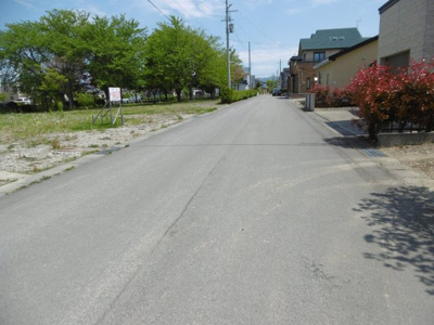 【前面道路含む現地写真】 | 平川市猿賀南野温泉権付き土地