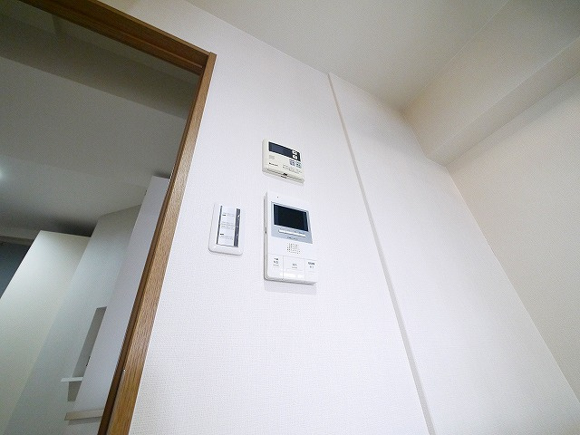 OMマンション東生駒の設備|モニター付きインターフォンです