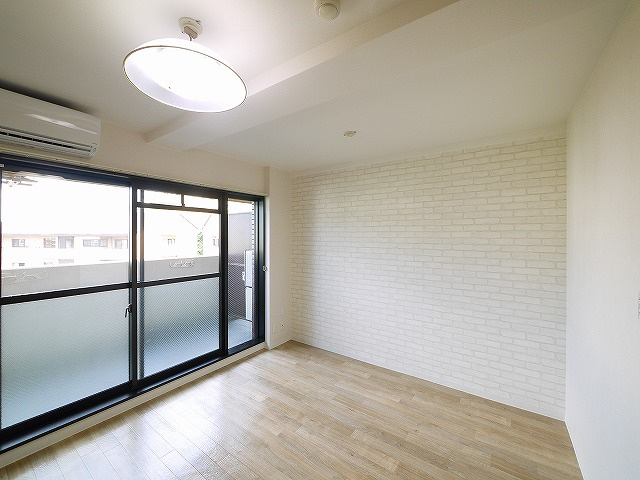 OMマンション東生駒の洋室|使い勝手のいい洋室です