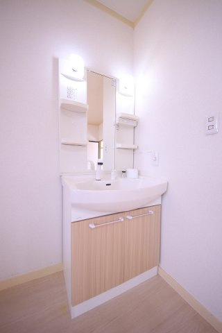 アスティ鹿沼の独立洗面台|独立洗面台あり、毎朝おしゃれに忙しい女性の方におすすめです