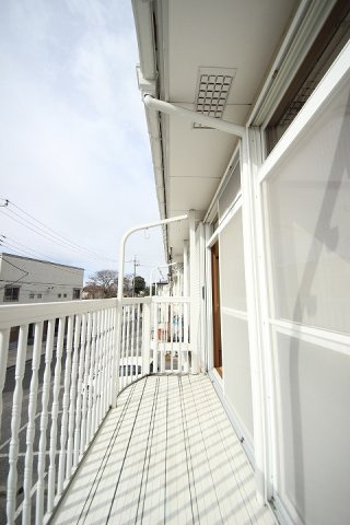 アスティ鹿沼のバルコニー|暖かな日差しのふりそそぐバルコニー