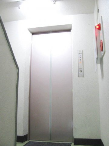 興正ビルのその他共用部分|エレベーター前