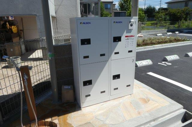 総社市真壁のアパートのその他共用部分|宅配ボックス