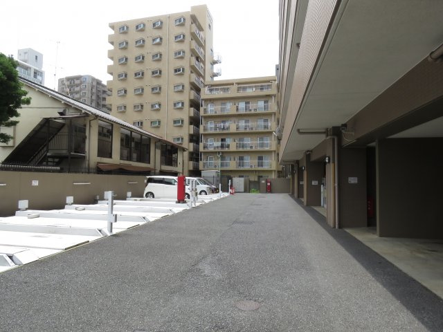 クリオ川越弐番館の駐車場