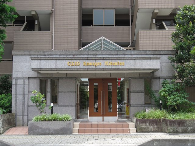 クリオ川越弐番館のエントランス
