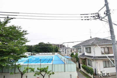 【展望】 | 小金井市貫井南町1丁目 | 武蔵野の緑を存分に楽しめるのは、低層住宅地域ならではの眺望。夜は星空を見ながらご家族で語り合いを…