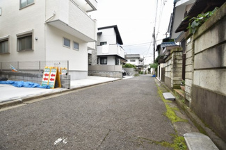 【前面道路含む現地写真】 | 保育園、小中学校が徒歩圏内にあり子育ても安心！