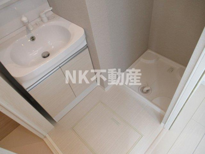 【洗面所】 | ステディ八戸の里（八戸ノ里賃貸） | 明るい洗面所です