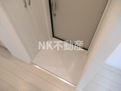 【玄関】 | ステディ八戸の里（八戸ノ里賃貸） | 収納もある玄関です