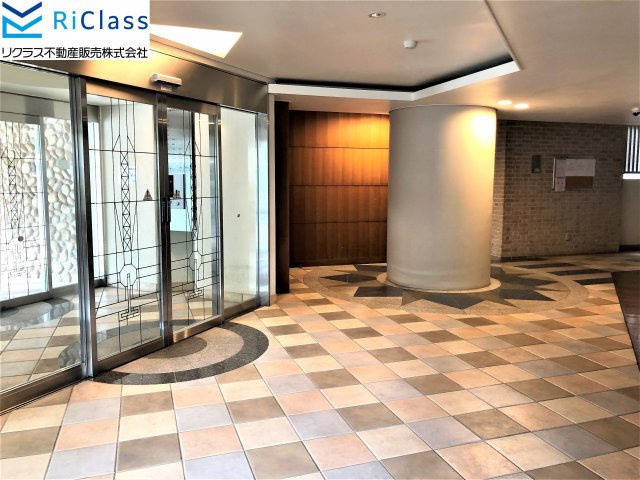 ワコーレグランヴュー熊内のエントランス|ゆとりのあるエントランスです