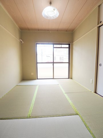 メゾンベレーゼ並木の和室