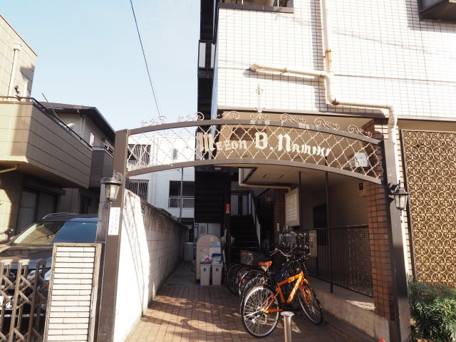 メゾンベレーゼ並木のエントランス