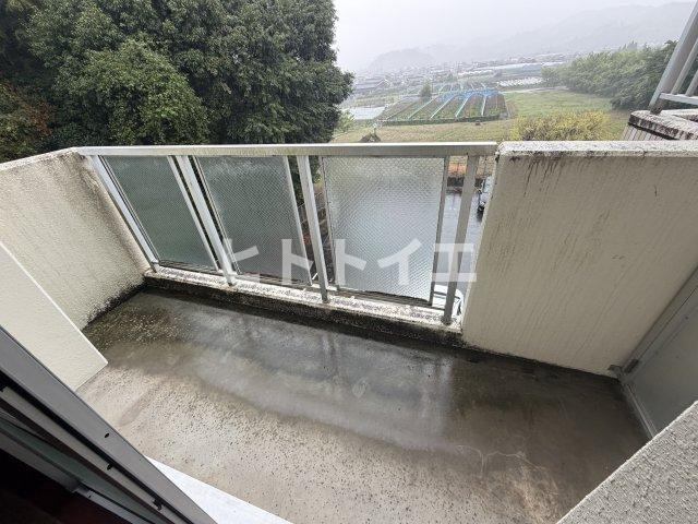ファミールマンション広川の洋室|出窓で日当たり良好です。