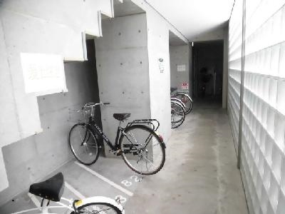 アーバンフラッツ四条西洞院（旧エスティメゾン四条西洞院）の駐車場|駐輪場