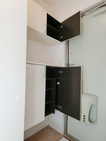 オレンジコートの収納