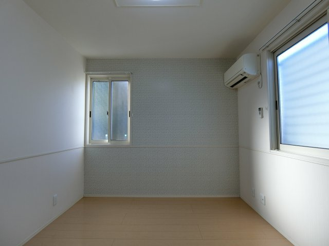 オレンジコートの洋室