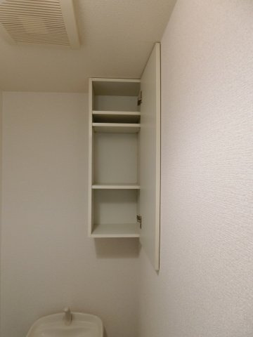 オレンジコートの収納