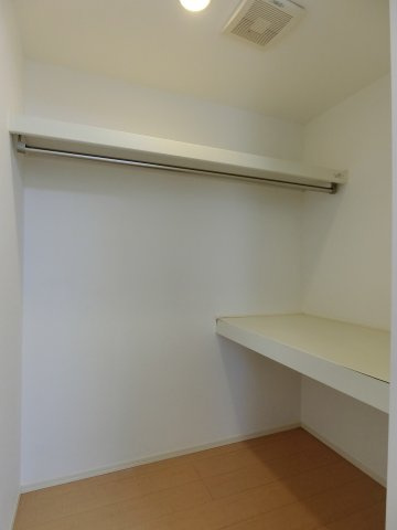 オレンジコートの収納