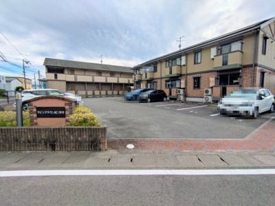 【駐車場】 | リビングタウン紀三井寺 B棟