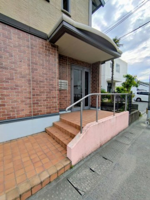 【エントランス】 | リビングタウン紀三井寺 B棟