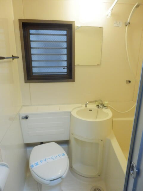 浴室にも窓あり♪