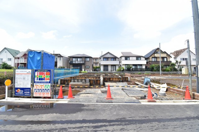 【前面道路含む現地写真】 | 国分寺市東戸倉１丁目　 | 完成が楽しみな20区画の大型分譲地