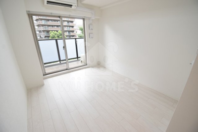 【居間・リビング】 | エスリード大阪梅田WEST | こちらの居間で趣味の時間をお楽しみください