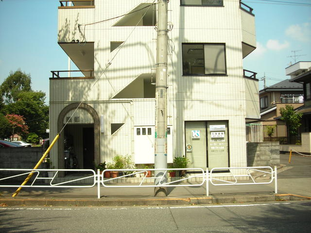 道路反対側より