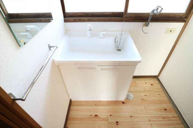 荒木町平屋一戸建【キャッシュバック対象】の独立洗面台