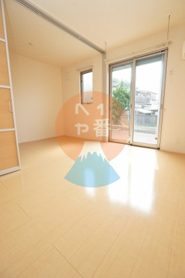 【寝室】 | スリーエイト扇 | 明るく開放感のあるお部屋ですね