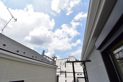 【展望】 | 府中市小柳町3丁目 新築戸建　2号棟 | 景色を遮るものがないと、陽の光を長い時間浴びられます。空気も澄んでいるように感じますね。