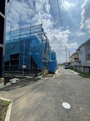 【前面道路含む現地写真】 | 日野市川辺堀之内新築戸建て５棟（残り２棟）　4号棟