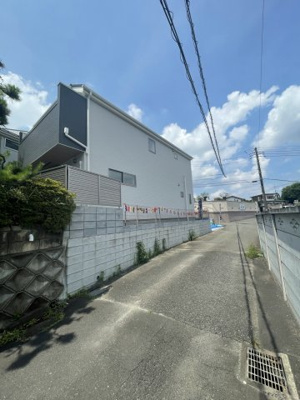 【前面道路含む現地写真】 | 府中市若松町5丁目新築戸建て | 前面道路含む現地写真です