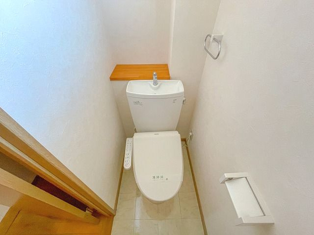 ジョージプレイスのトイレ|ゆったりとした空間のトイレです
※間取り反転の場合あり