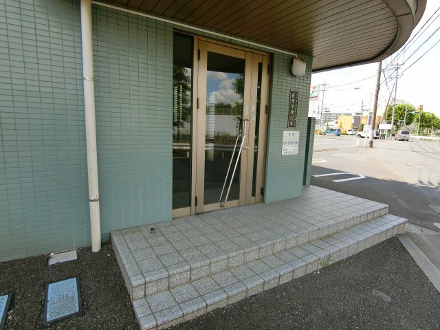 正光平成ビルのエントランス