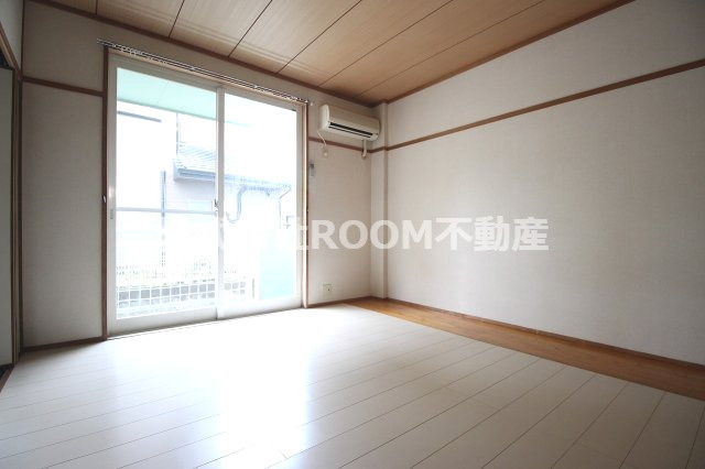 エクセレントハイツの洋室|明るい洋室です