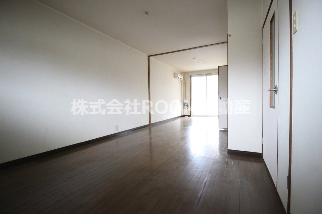 エクセレントハイツの居間・リビング|ゆったりとした居間です